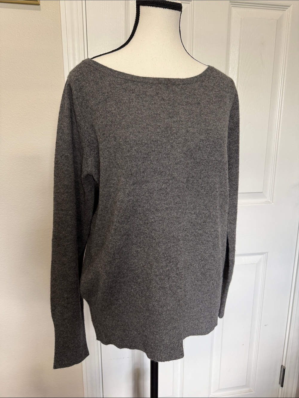 Neiman Marcus Classic Women's heather grey gray Cashmere Boatneck Sweater Sz L